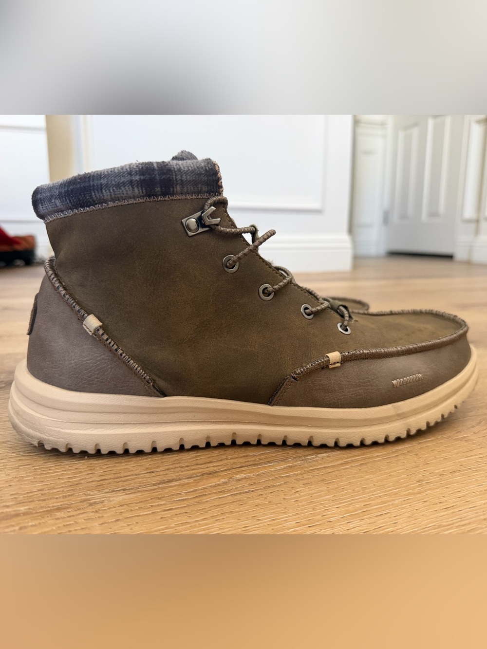 HeyDude Bradley boots in walnut